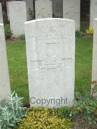 Bethune Town Cemetery - Pond, Bertie