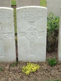 Bethune Town Cemetery - Porter, T