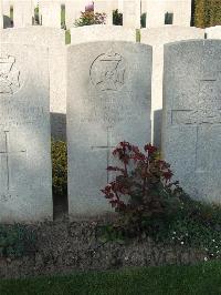 Bethune Town Cemetery - Powell, Cecil Arnold