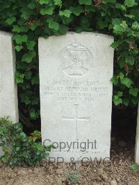 Bethune Town Cemetery - Priest, Albert Edward