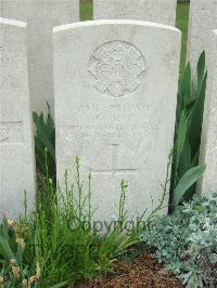 Bethune Town Cemetery - Rae, C