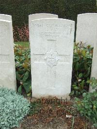 Bethune Town Cemetery - Ray, P