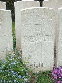 Bethune Town Cemetery - Raynor, H