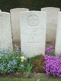 Bethune Town Cemetery - Rees, H