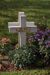 Bethune Town Cemetery - Renault, Alphonse