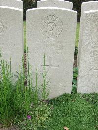 Bethune Town Cemetery - Rennard, J