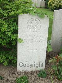 Bethune Town Cemetery - Reynolds, John James