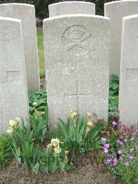Bethune Town Cemetery - Reynolds, W