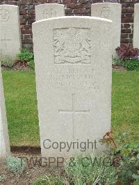 Bethune Town Cemetery - Richards, Henry