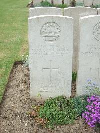 Bethune Town Cemetery - Richards, Samuel