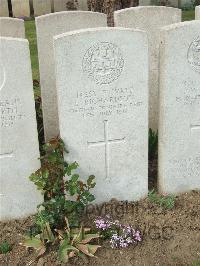 Bethune Town Cemetery - Richardson, Ernest