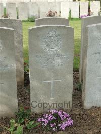 Bethune Town Cemetery - Richardson, G W