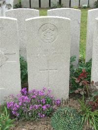 Bethune Town Cemetery - Riding, T