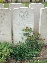 Bethune Town Cemetery - Robinson, Wright