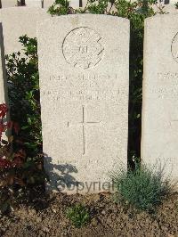 Bethune Town Cemetery - Ross, A