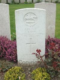 Bethune Town Cemetery - Ross, John Edgar Ian