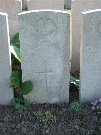 Bethune Town Cemetery - Ross, L