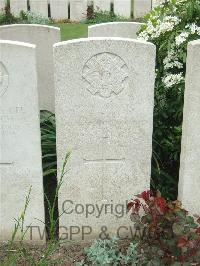 Bethune Town Cemetery - Ross, T