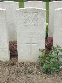 Bethune Town Cemetery - Routledge, Harold