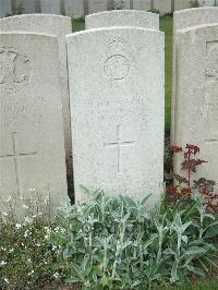 Bethune Town Cemetery - Runacres, A L