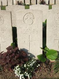 Bethune Town Cemetery - Russell, M