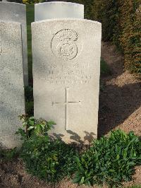 Bethune Town Cemetery - Sampson, H