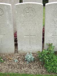 Bethune Town Cemetery - Saunders, William
