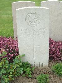 Bethune Town Cemetery - Sawyer, M L