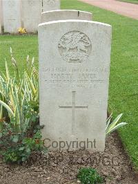 Bethune Town Cemetery - Sayer, Harry