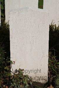 Bethune Town Cemetery - Schmitz, Hubert