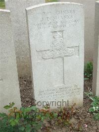 Bethune Town Cemetery - Shanks, James Edward