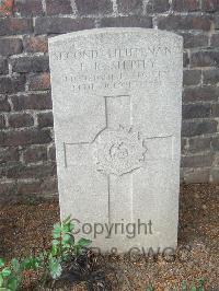 Bethune Town Cemetery - Shippey, James Reginald