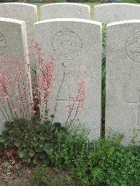 Bethune Town Cemetery - Sim, Gavin