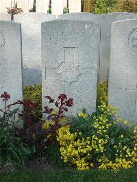 Bethune Town Cemetery - Simon, Thomas Edward