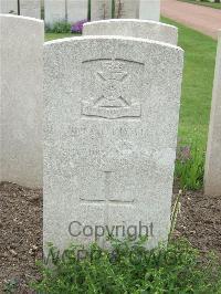 Bethune Town Cemetery - Sly, L