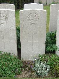 Bethune Town Cemetery - Smith, H
