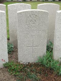 Bethune Town Cemetery - Smith, Q