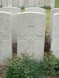 Bethune Town Cemetery - Smith, Wilfred Thomas