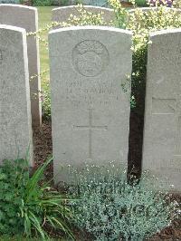 Bethune Town Cemetery - Snowdon, H