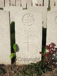 Bethune Town Cemetery - Spokes, S T