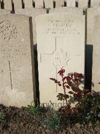 Bethune Town Cemetery - Stanley, George