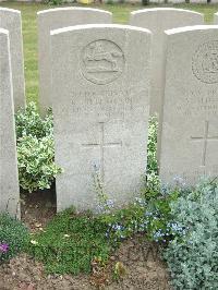 Bethune Town Cemetery - Stephenson, R