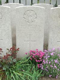 Bethune Town Cemetery - Stewart, Peter