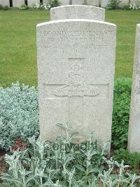 Bethune Town Cemetery - Straker, Frank