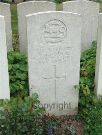 Bethune Town Cemetery - Summers, T A