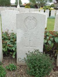 Bethune Town Cemetery - Sutton, Leonard Walter