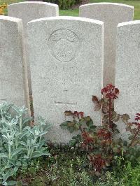 Bethune Town Cemetery - Tame, Hubert Edward