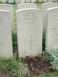 Bethune Town Cemetery - Tasker, F A V
