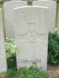 Bethune Town Cemetery - Tavner, J