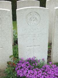 Bethune Town Cemetery - Taylor, Horace John